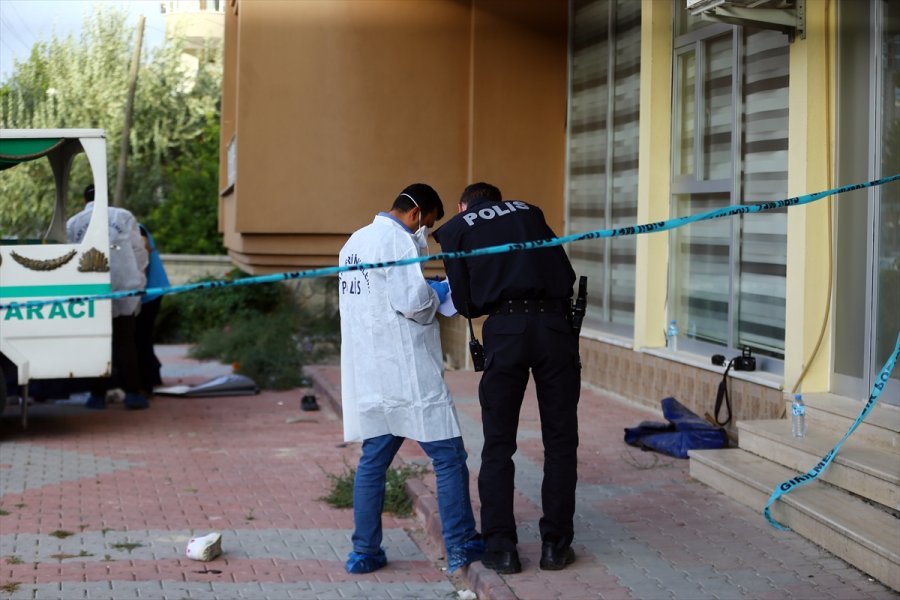 Konya'da Otomobilin Çarptığı Baba Ve Oğulun Hayatını Kaybettiği Trafik Kazası Güvenlik Kamerasında
