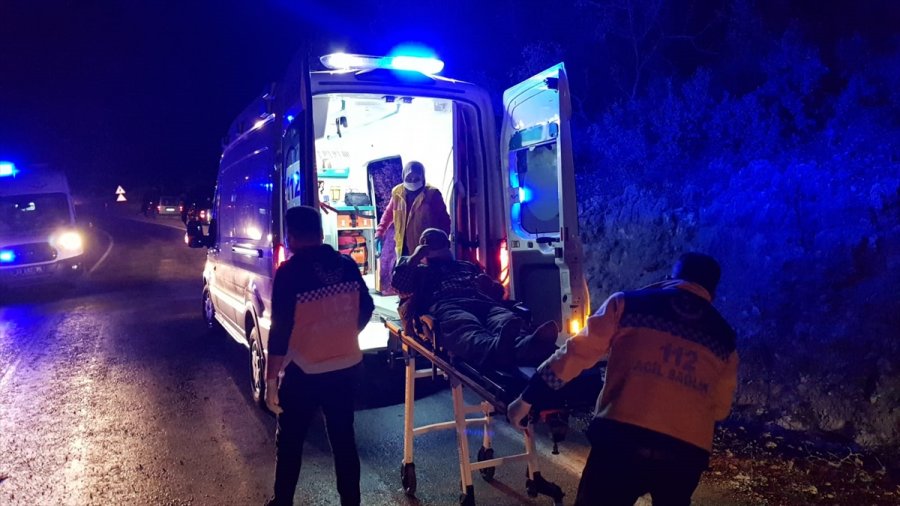 Mersin'de Hayvan Yüklü Kamyon Devrildi