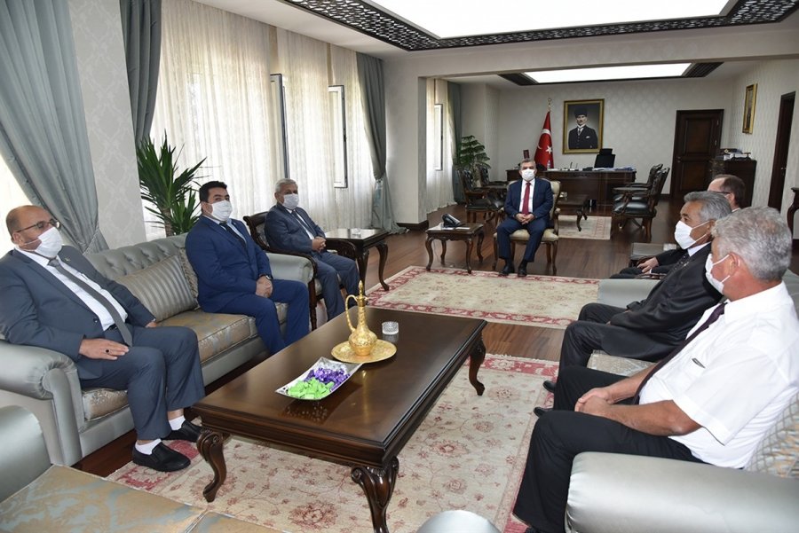 Muhtarlar Gününde Vali Mehmet Alpaslan Işık'a Ziyaret