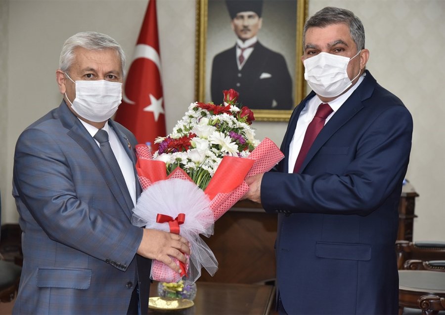 Muhtarlar Gününde Vali Mehmet Alpaslan Işık'a Ziyaret