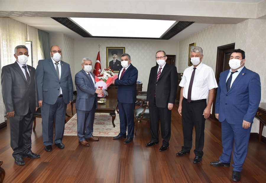 Muhtarlar Gününde Vali Mehmet Alpaslan Işık'a Ziyaret