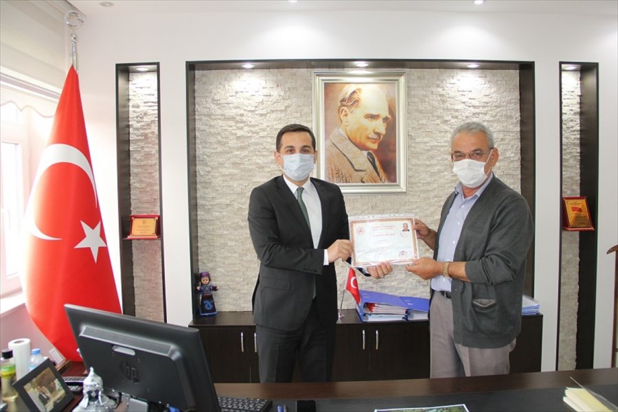 Yalıhüyük Kaymakamı Yasin Şahin'den Muhtarlara Teşekkür Belgesi