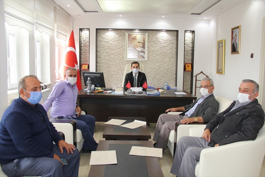 Yalıhüyük Kaymakamı Yasin Şahin'den Muhtarlara Teşekkür Belgesi