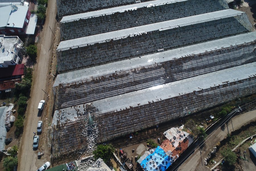 Antalya'da Fırtınanın Neden Olduğu Hasarın Yaraları Sarılmaya Çalışılıyor