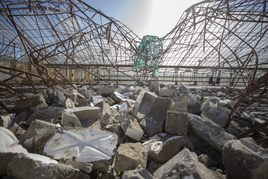 Antalya'da Fırtınanın Neden Olduğu Hasarın Yaraları Sarılmaya Çalışılıyor