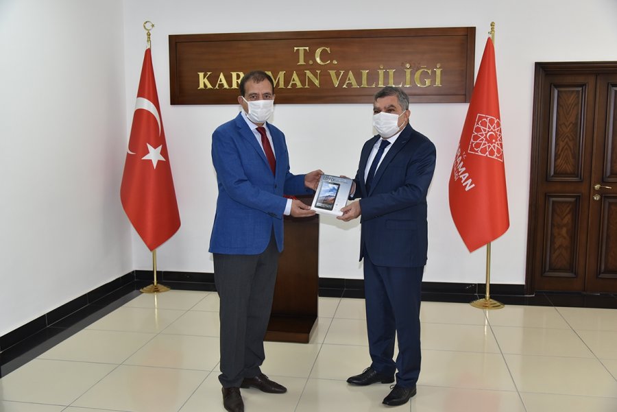 Karaman'da İş İnsanları Öğrencilere Tablet Hediye Etti