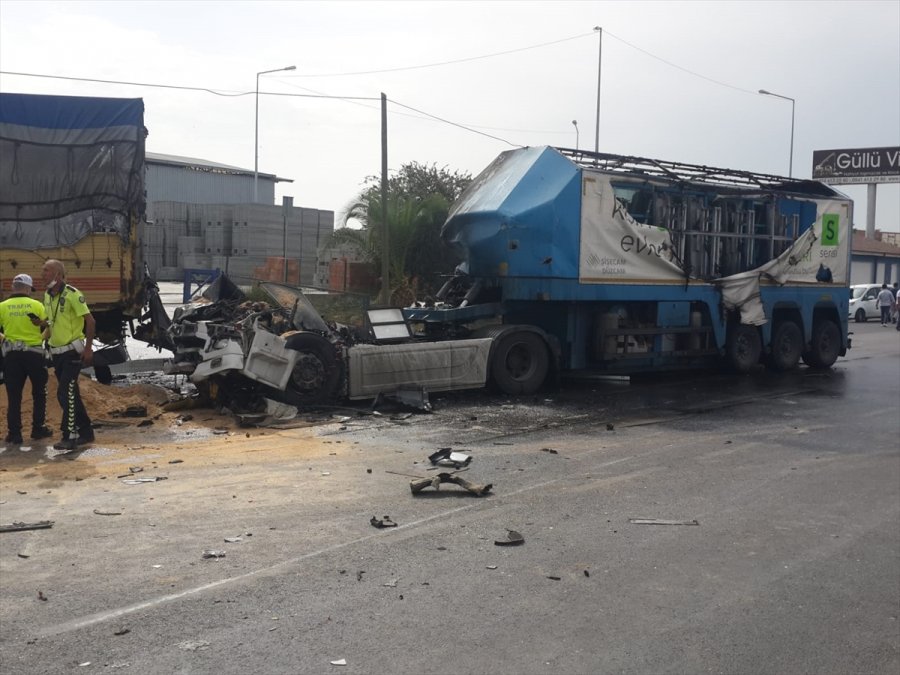 Mersin'de Zincirleme Trafik Kazası: 2 Yaralı