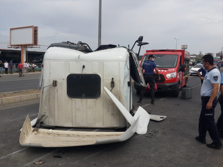 Mersin'de Zincirleme Trafik Kazası: 2 Yaralı