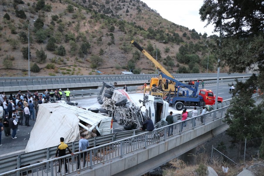 Tanker Ve Kamyonun Devrilmesi Sonucu Kapanan Niğde-adana Otoyolu Ulaşıma Açıldı