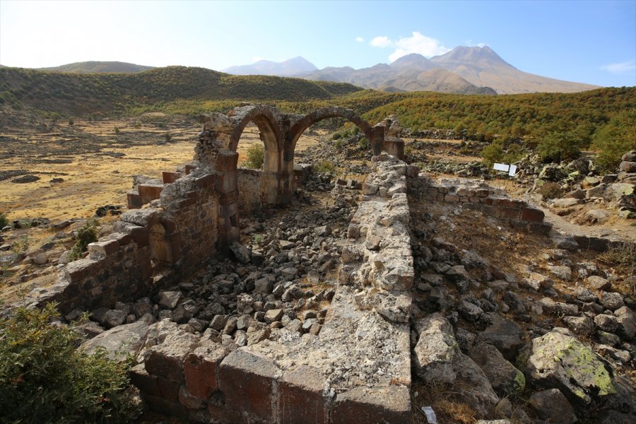 Aksaray'daki Nora Antik Kenti'nde 30 Yıl Sonra Çalışmalar Yeniden Başladı