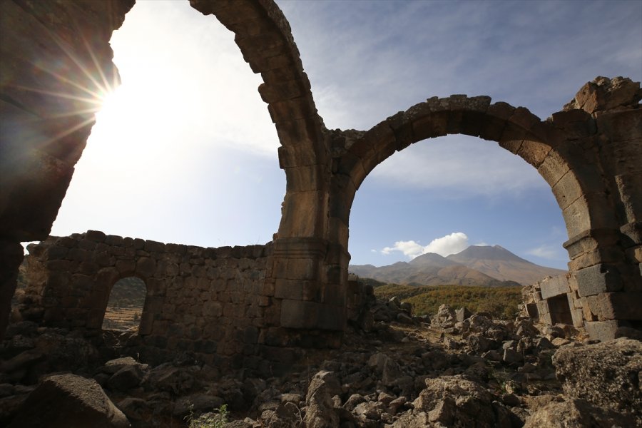 Aksaray'daki Nora Antik Kenti'nde 30 Yıl Sonra Çalışmalar Yeniden Başladı