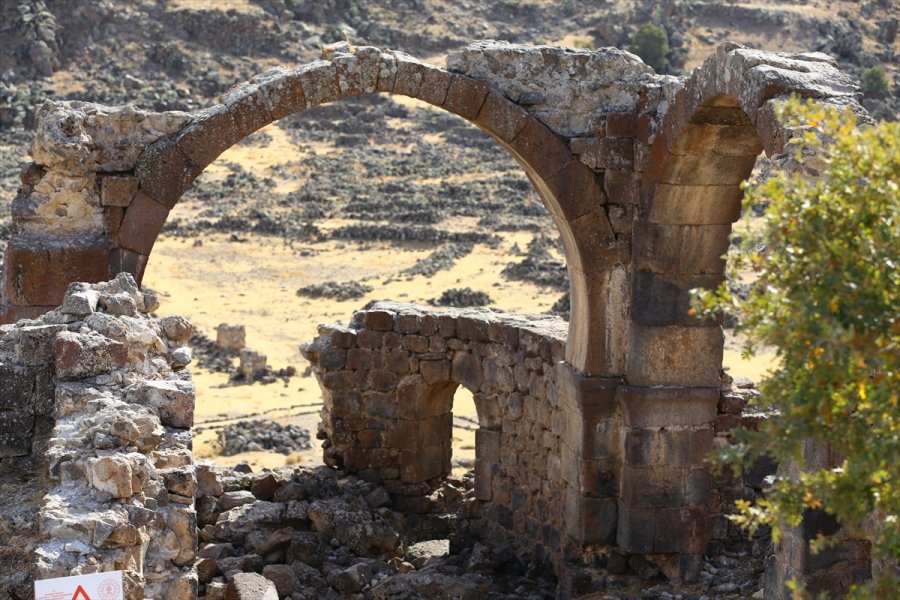 Aksaray'daki Nora Antik Kenti'nde 30 Yıl Sonra Çalışmalar Yeniden Başladı