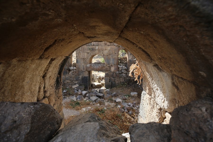 Aksaray'daki Nora Antik Kenti'nde 30 Yıl Sonra Çalışmalar Yeniden Başladı