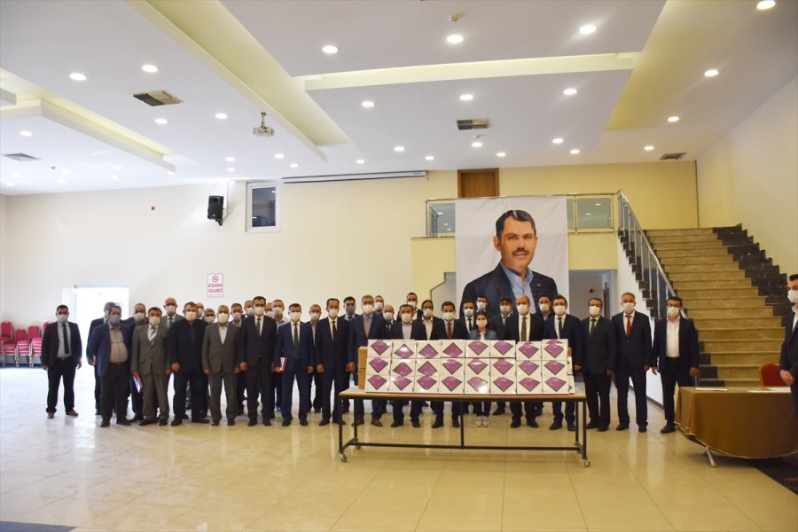 Bakan Kurum'un Katkıları İle Alınan Tabletler, Karapınar'da Okul Müdürlerine Teslim Edildi