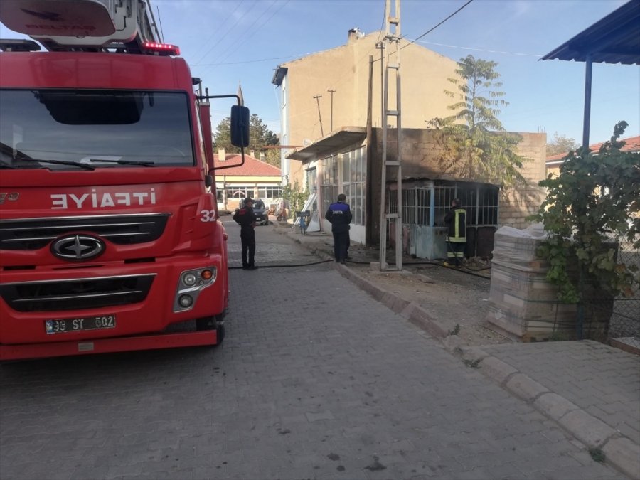 Tomarza'da Kullanılmayan İş Yerinde Yangın Çıktı