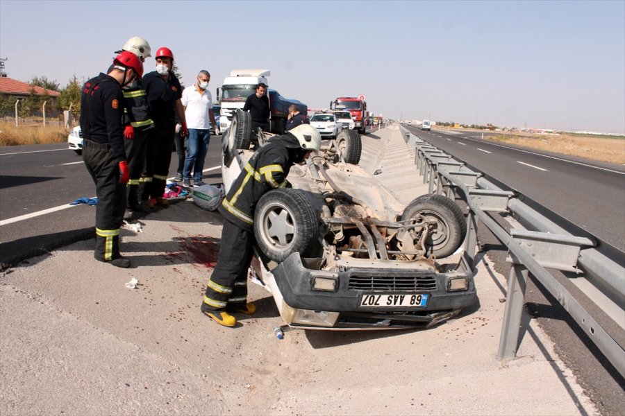 Aksaray'da Otomobil Tıra Çarptı: 4 Yaralı
