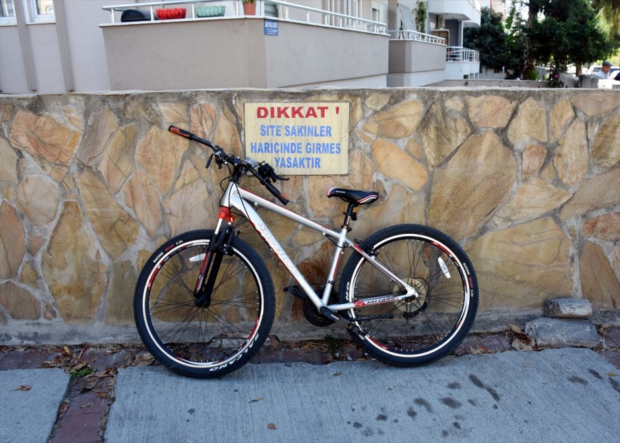 Antalya'da Hafriyat Kamyonunun Altında Kalan Bisiklet Sürücüsü Yaşamını Yitirdi
