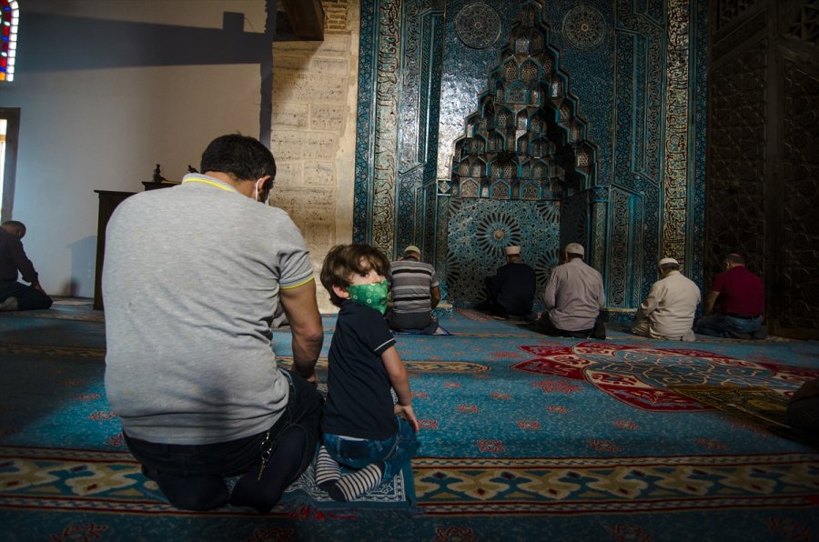 İçinde Zamanın Durduğu Mekan: Eşrefoğlu Camisi