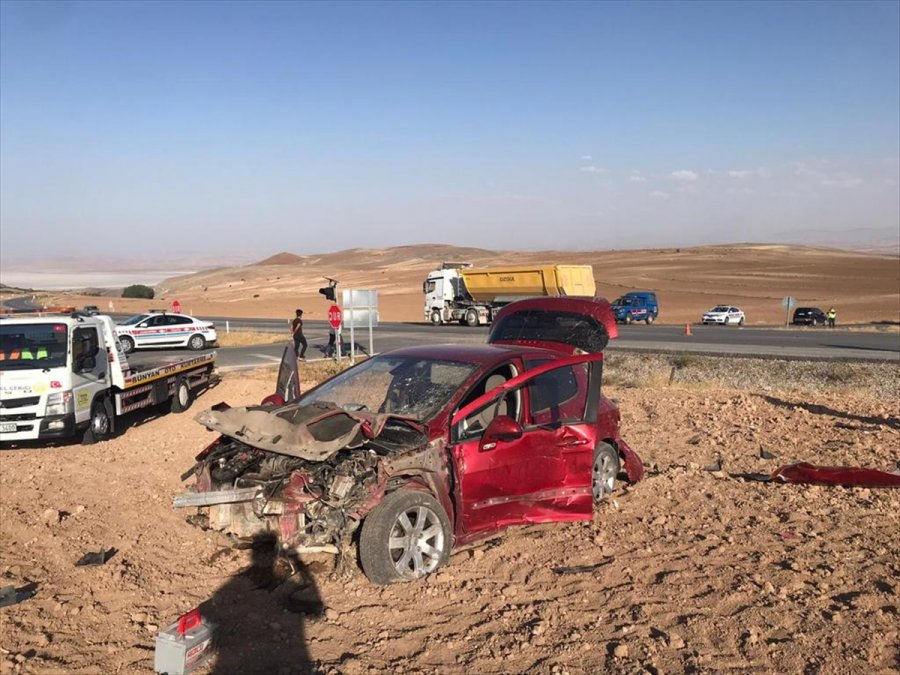 Kayseri'de 2 Otomobil Çarpıştı: 1 Ölü, 3 Yaralı