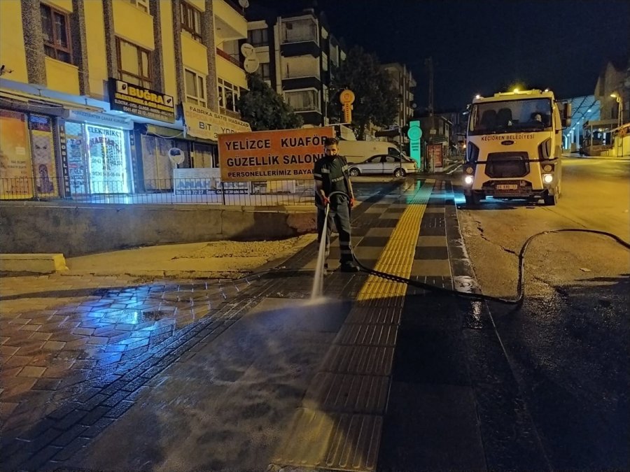 Keçiören'in Sokakları Kovid-19'a Karşı Haftada En Az Bir Kez Yıkanıyor