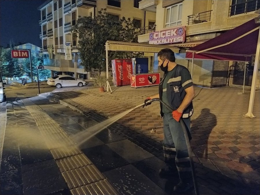 Keçiören'in Sokakları Kovid-19'a Karşı Haftada En Az Bir Kez Yıkanıyor