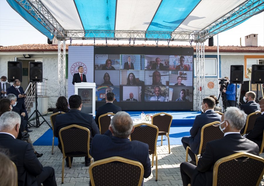 Milli Eğitim Bakanı Selçuk, Okuduğu İlkokuldan Köy Öğretmenlerine Yönelik Projenin Detaylarını Paylaştı: