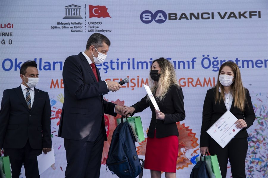 Milli Eğitim Bakanı Selçuk, Okuduğu İlkokuldan Köy Öğretmenlerine Yönelik Projenin Detaylarını Paylaştı: