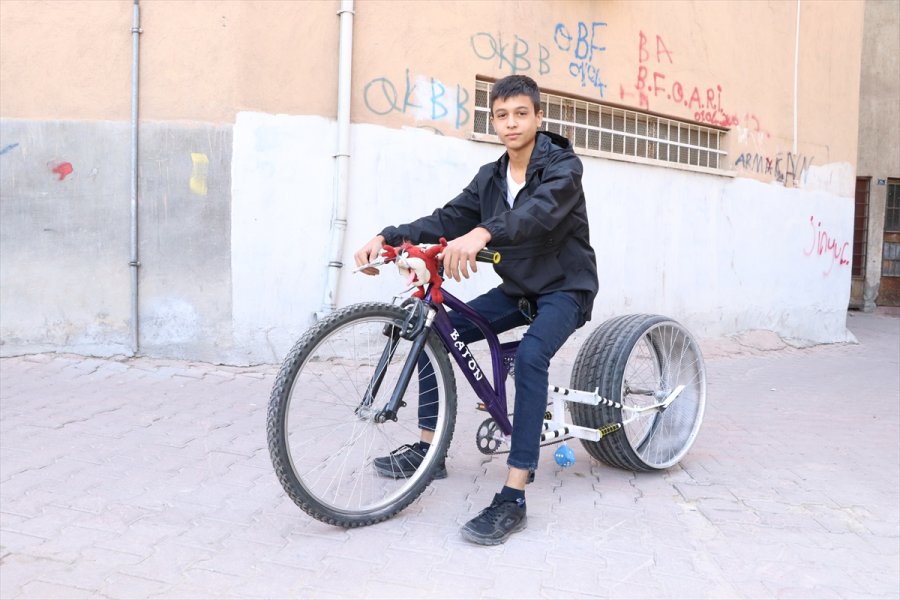 Niğde'de Otomobil Lastiği Takılan Bisiklet İlgi Görüyor