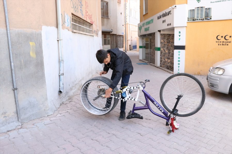 Niğde'de Otomobil Lastiği Takılan Bisiklet İlgi Görüyor