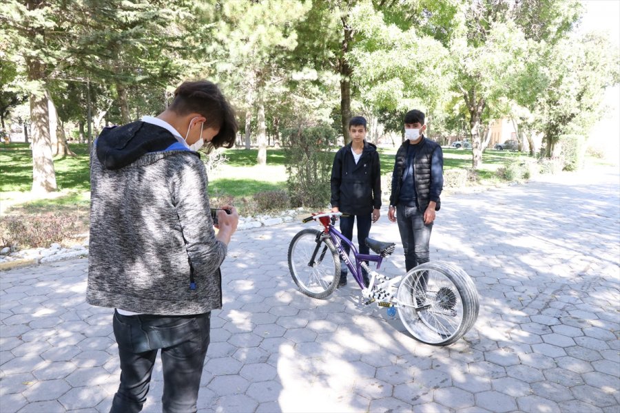 Niğde'de Otomobil Lastiği Takılan Bisiklet İlgi Görüyor