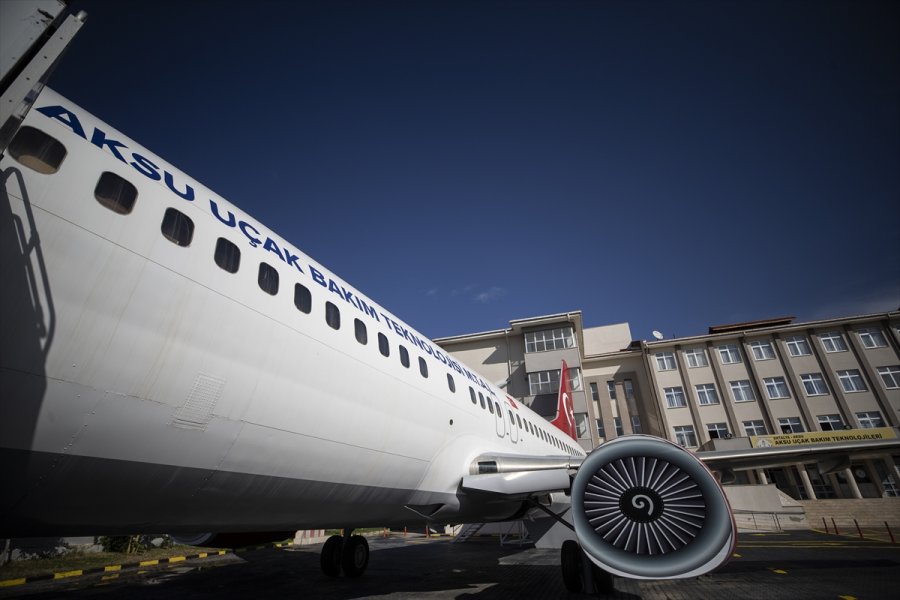 Öğrenciler Okul Bahçesindeki Uçağa Eklenen Simülatörle Uçuş Eğitimi Alacak