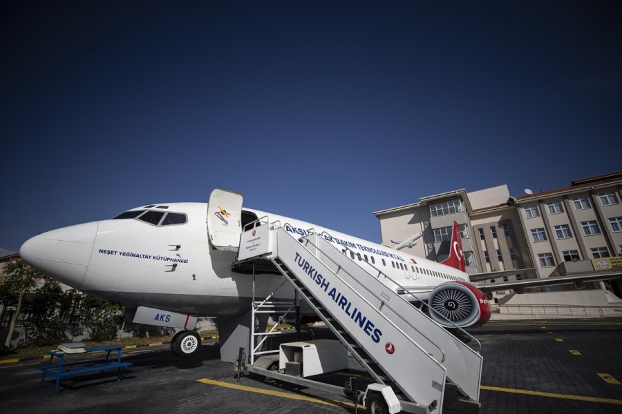 Öğrenciler Okul Bahçesindeki Uçağa Eklenen Simülatörle Uçuş Eğitimi Alacak