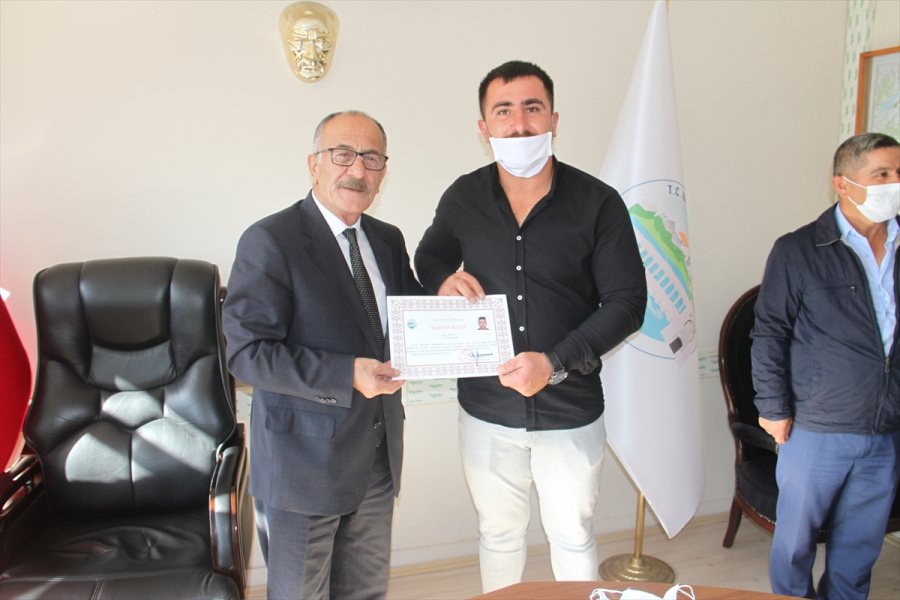 Orman Yangınının Büyümeden Söndürülmesindeki Yararlılıklarından Dolayı Çiftçi Aileye Teşekkür Belgesi