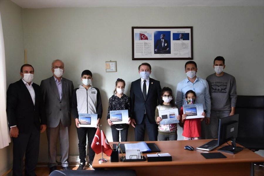 Uzaktan Eğitime Erişemeyen Aksekili Öğrencilere Tablet Desteği