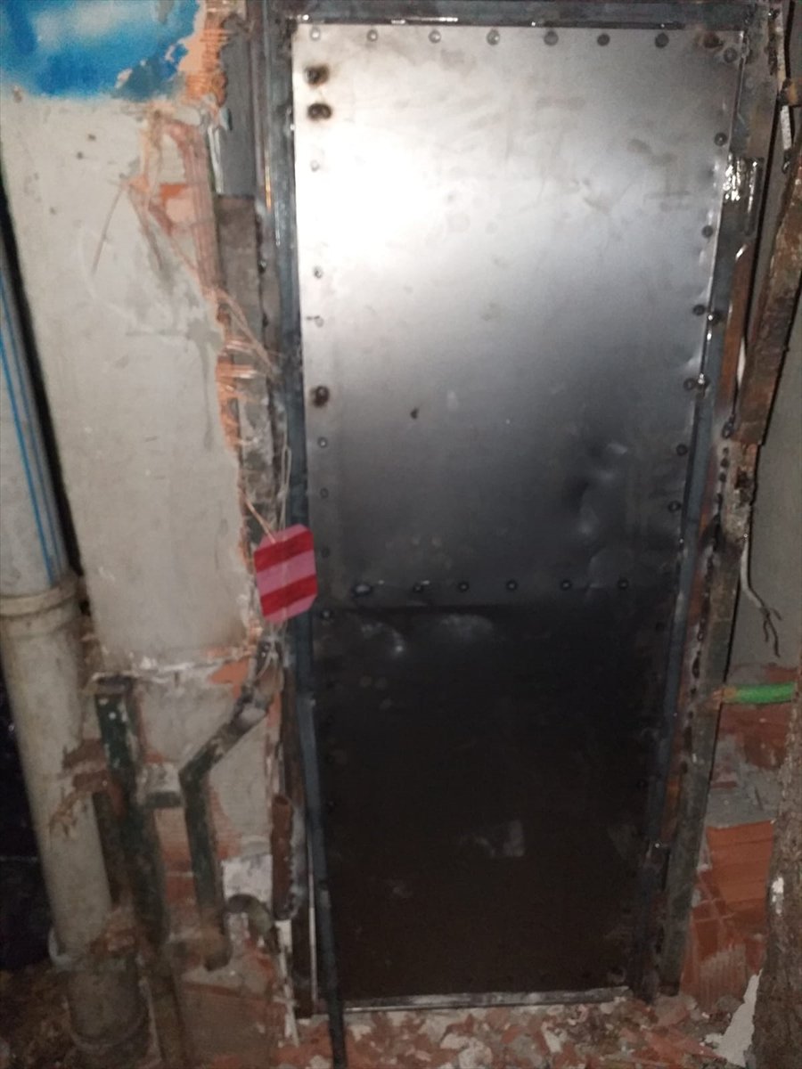 Eskişehir'de Dernek Binasında Kumar Oynayan 33 Kişiye Para Cezası Uygulandı