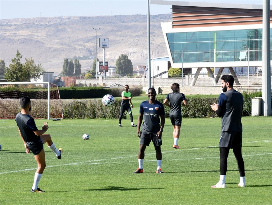 Kayserispor Teknik Direktörü Bayram Bektaş Ligdeki Durumlarını Değerlendirdi: