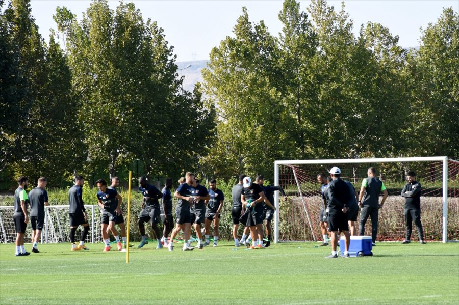 Kayserispor Teknik Direktörü Bayram Bektaş Ligdeki Durumlarını Değerlendirdi: