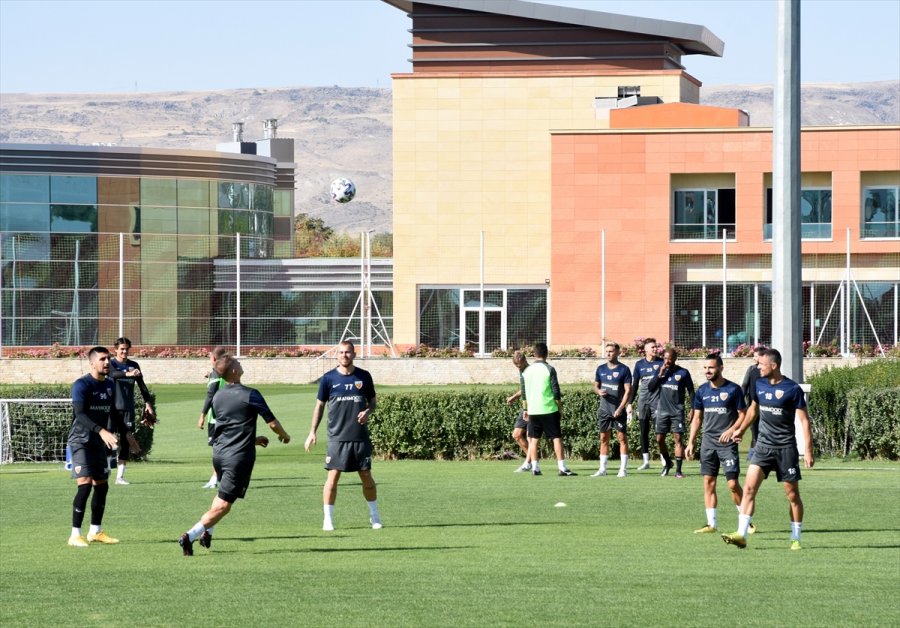 Kayserispor Teknik Direktörü Bayram Bektaş Ligdeki Durumlarını Değerlendirdi: