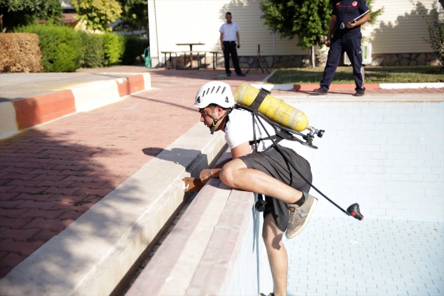 Antalya'da İtfaiye Eri Olmak İçin Zorlu Parkurlarda Ter Döktüler