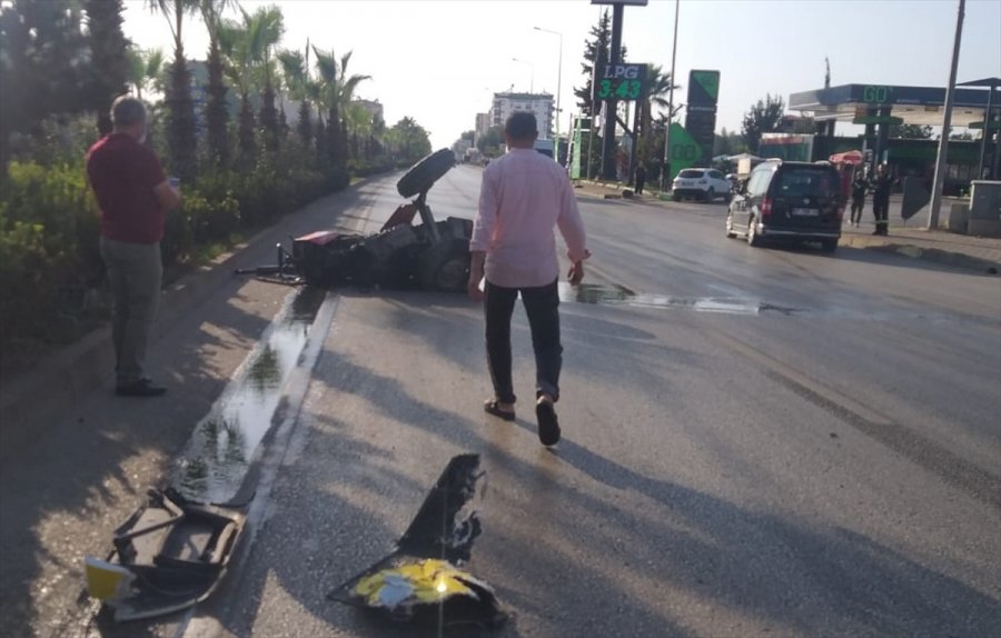 Antalya'da Tur Otobüsü İle Traktör Çarpıştı: 1 Yaralı