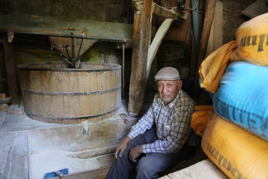 Ata Yadigarı Değirmenin Çarkını Yarım Asırdır Döndürüyor