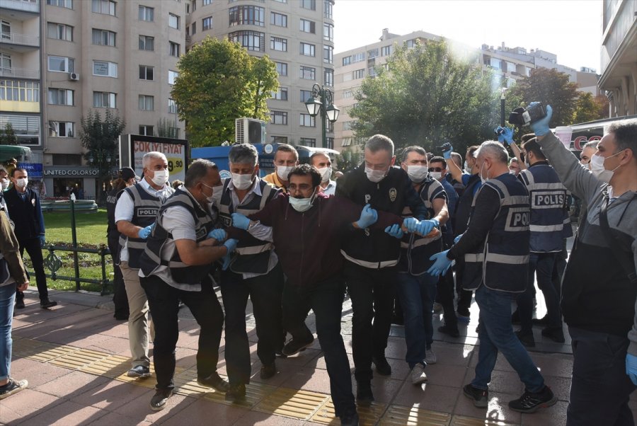 Eskişehir'de İzinsiz Gösteri Yapmak İsteyen Gruba Müdahale