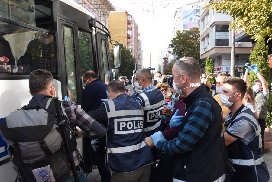 Eskişehir'de İzinsiz Gösteri Yapmak İsteyen Gruba Müdahale