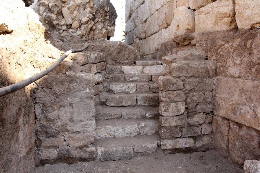 Kızkalesi'nin Karada Bulunan Bölümünde Kazı Çalışması Başlatıldı