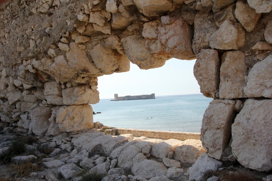 Kızkalesi'nin Karada Bulunan Bölümünde Kazı Çalışması Başlatıldı