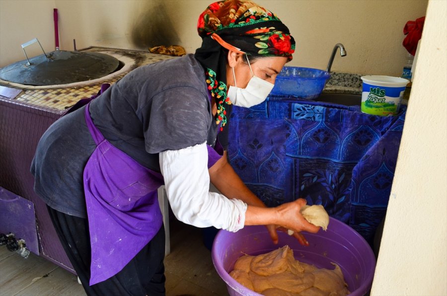 Mersin'de Kadınlar Tandır Evleriyle Aile Bütçesine Katkı Sağlıyor