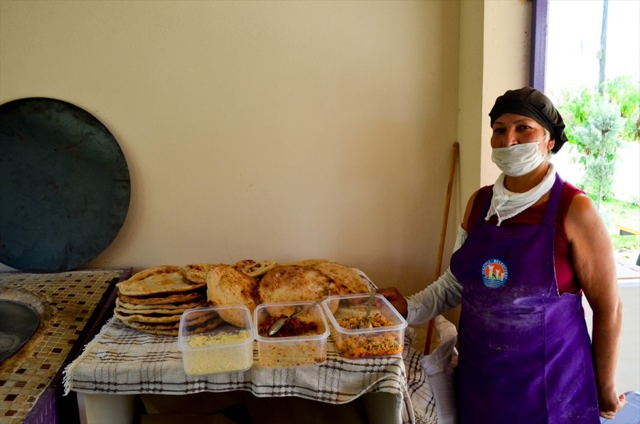 Mersin'de Kadınlar Tandır Evleriyle Aile Bütçesine Katkı Sağlıyor