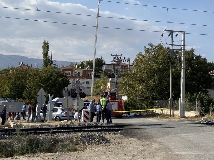 Niğde'de Ceviz Toplarken Elektrik Akımına Kapılan Kişi Öldü