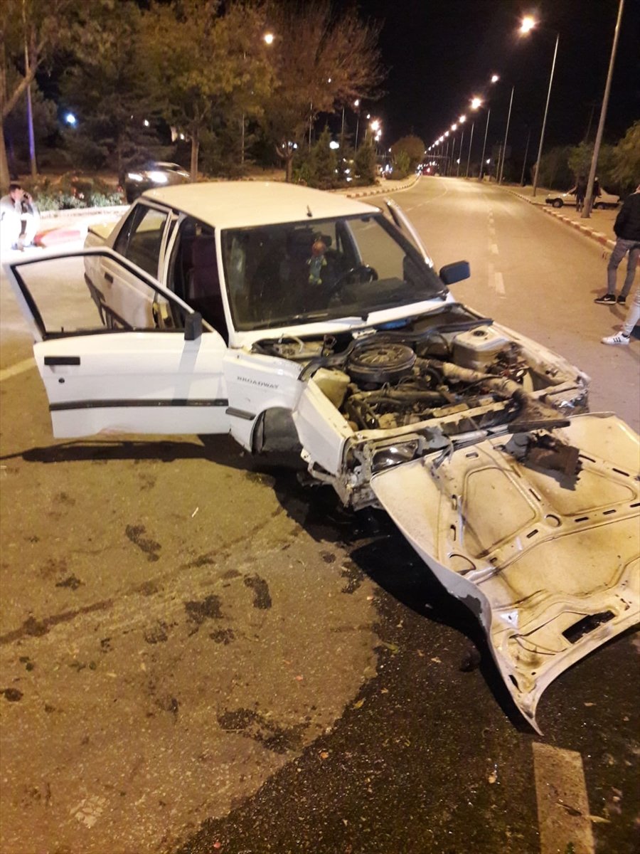 Karaman'da Trafik Kazasında 2 Kişi Yaralandı