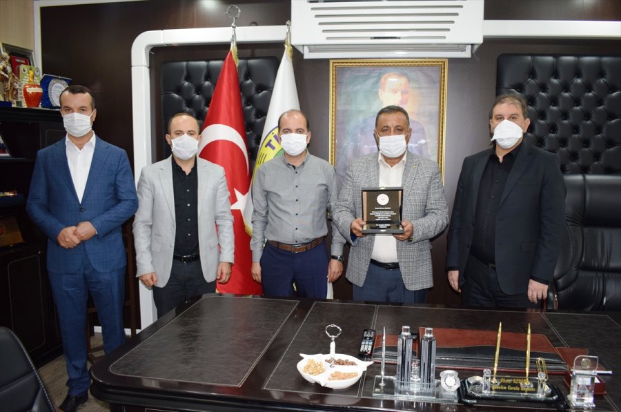 Karapınar Ticaret Borsasından Hasteneye Oksijen Cihazı Bağışı